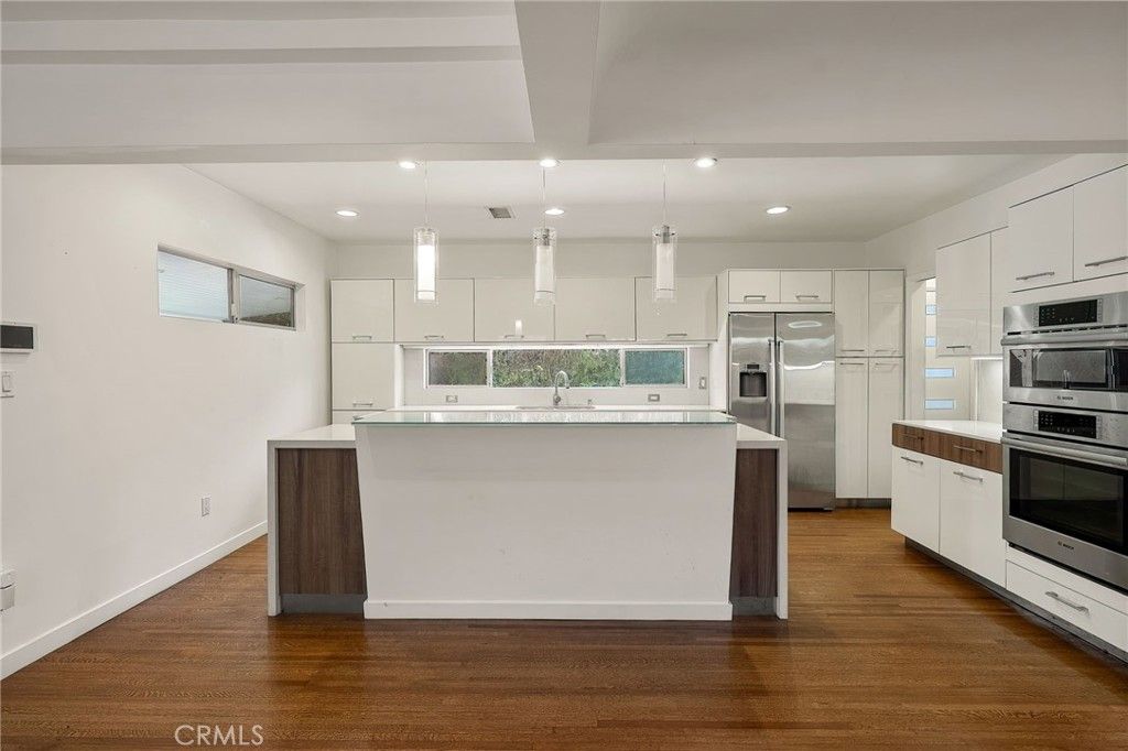Image 6 of property listing at 2511 Granville, Los Angeles, CA 90064