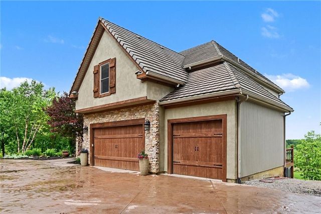 18890 W 252 nd Street, Paola, KS 66071