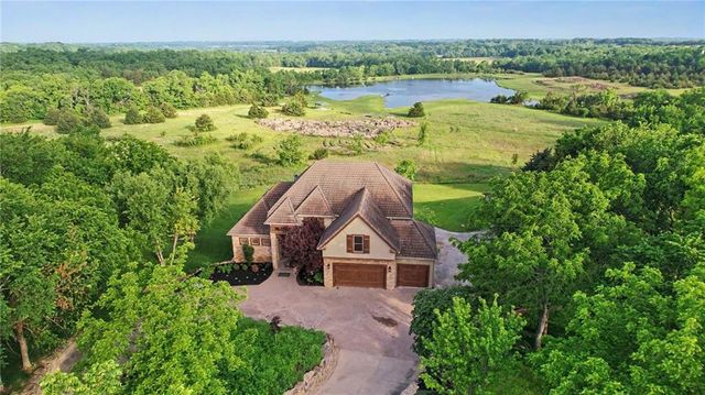 18890 W 252 nd Street, Paola, KS 66071