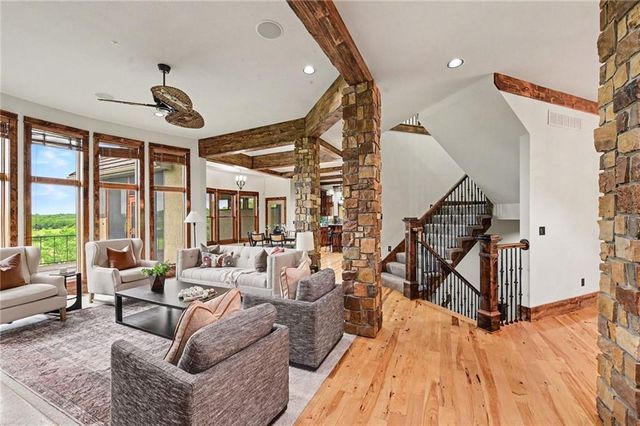 18890 W 252 nd Street, Paola, KS 66071