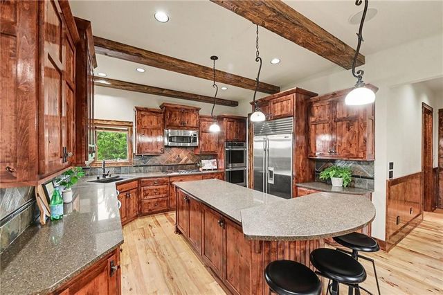 18890 W 252 nd Street, Paola, KS 66071