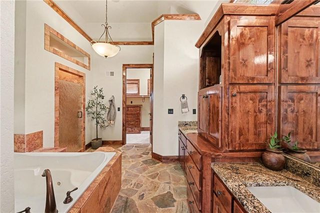18890 W 252 nd Street, Paola, KS 66071