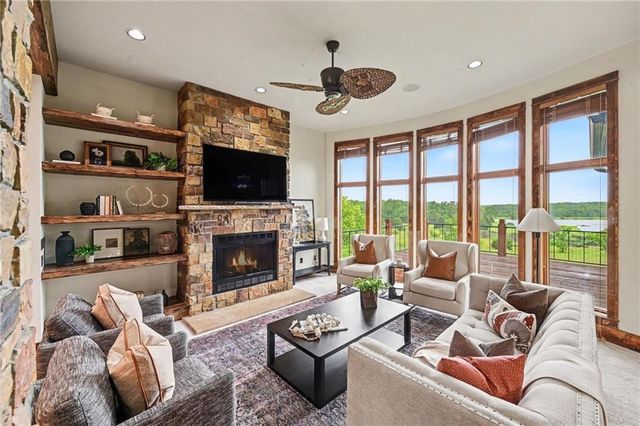 18890 W 252 nd Street, Paola, KS 66071