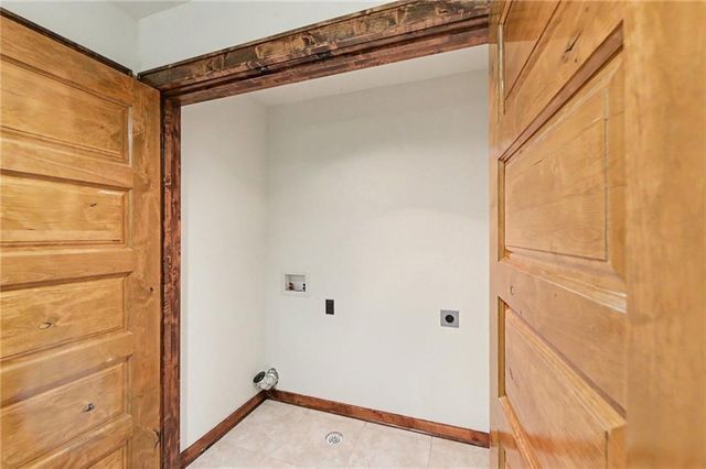 18890 W 252 nd Street, Paola, KS 66071