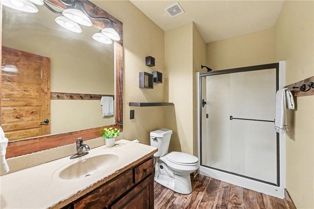 18890 W 252 nd Street, Paola, KS 66071