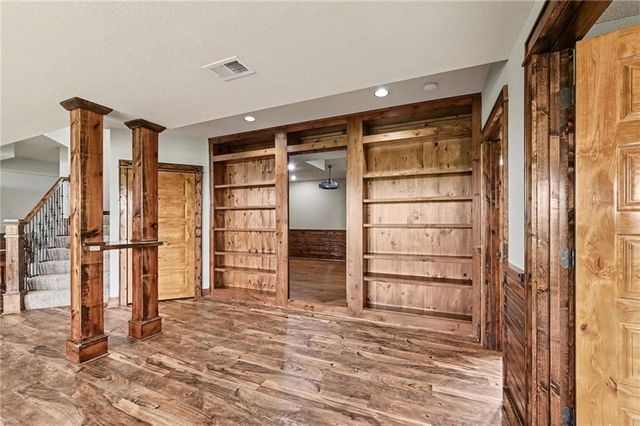 18890 W 252 nd Street, Paola, KS 66071