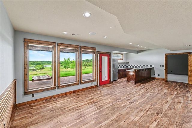 18890 W 252 nd Street, Paola, KS 66071