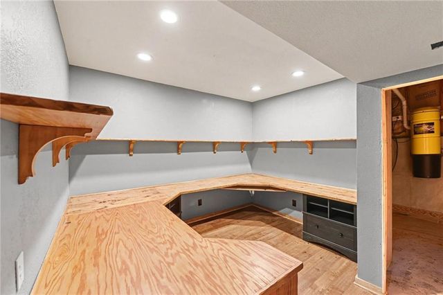 18890 W 252 nd Street, Paola, KS 66071
