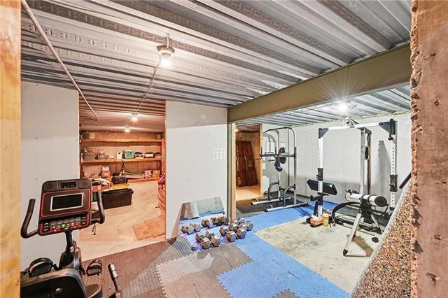 18890 W 252 nd Street, Paola, KS 66071