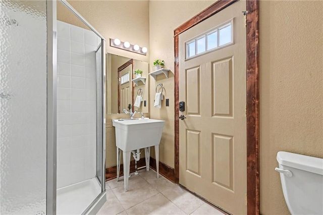 18890 W 252 nd Street, Paola, KS 66071