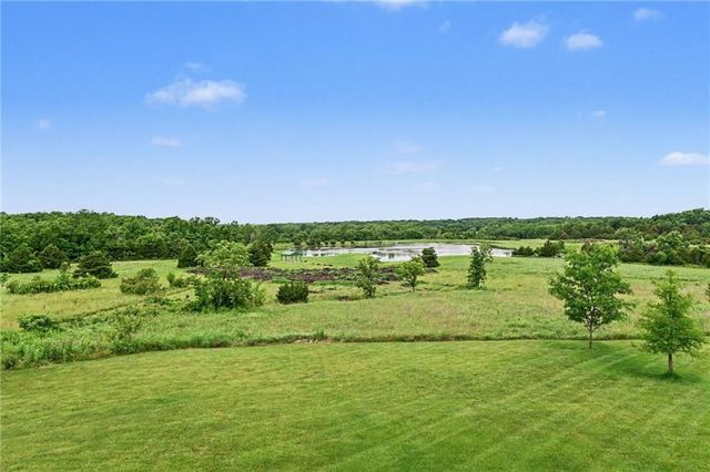 18890 W 252 nd Street, Paola, KS 66071