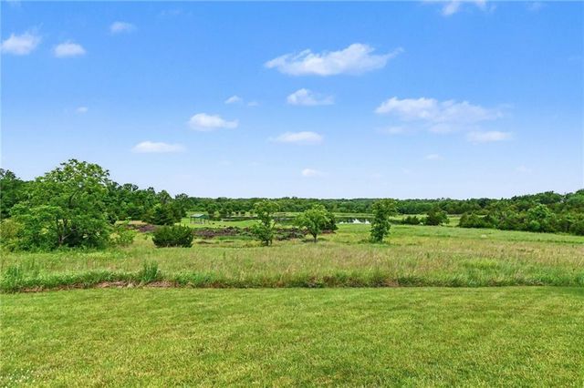 18890 W 252 nd Street, Paola, KS 66071