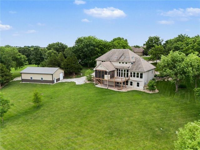 18890 W 252 nd Street, Paola, KS 66071