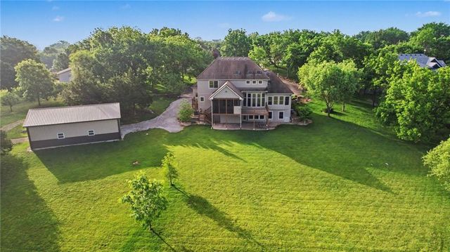 18890 W 252 nd Street, Paola, KS 66071