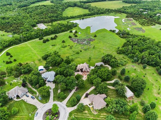 18890 W 252 nd Street, Paola, KS 66071
