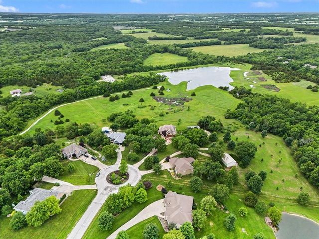 18890 W 252 nd Street, Paola, KS 66071