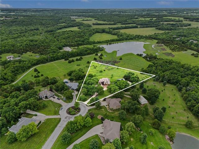 18890 W 252 nd Street, Paola, KS 66071