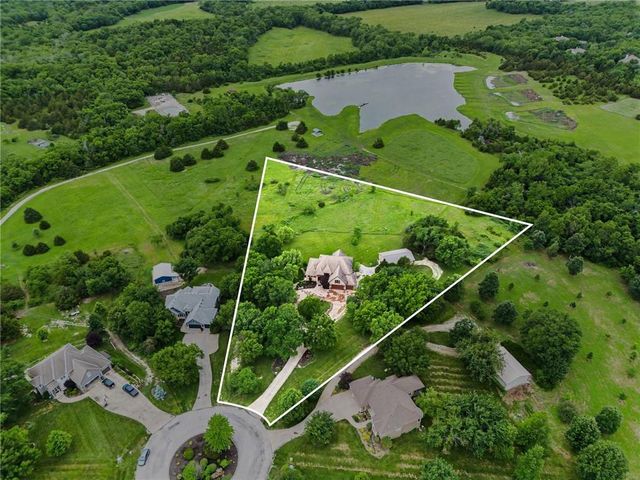 18890 W 252 nd Street, Paola, KS 66071