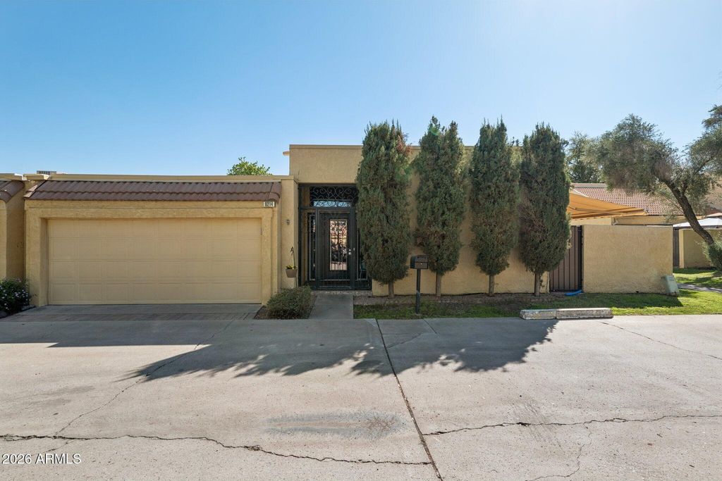 Image 1 of property listing at 6214 N 21ST Drive, Phoenix, AZ 85015