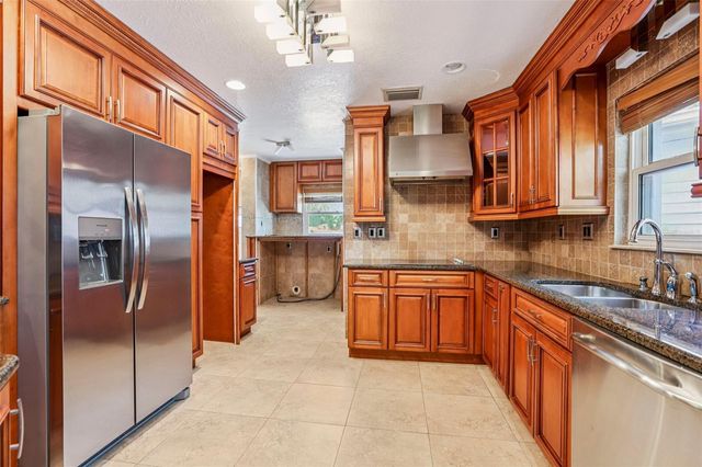 215 S WEST SHORE BOULEVARD, Tampa, FL 33609