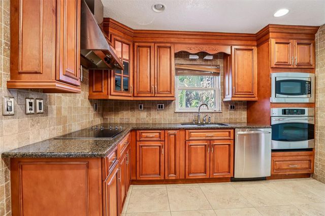 215 S WEST SHORE BOULEVARD, Tampa, FL 33609