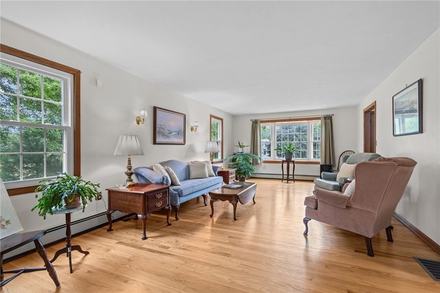 157 Tara Lane, Woonsocket, RI 02895