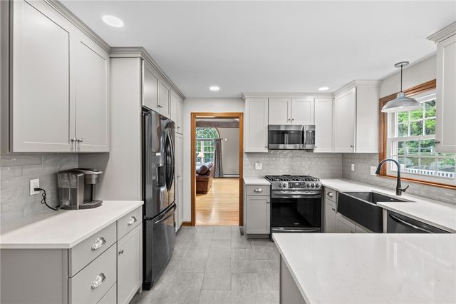 157 Tara Lane, Woonsocket, RI 02895