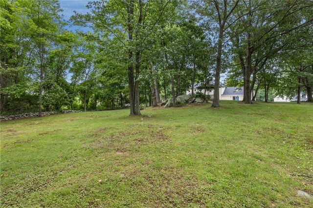 157 Tara Lane, Woonsocket, RI 02895