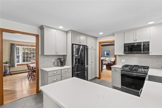 157 Tara Lane, Woonsocket, RI 02895