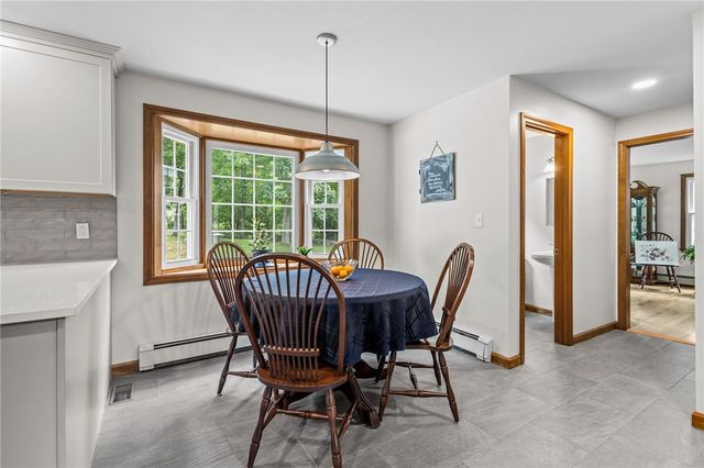 157 Tara Lane, Woonsocket, RI 02895