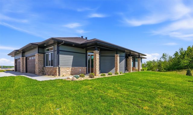 1901 Country Club Drive, Coralville, IA 52241