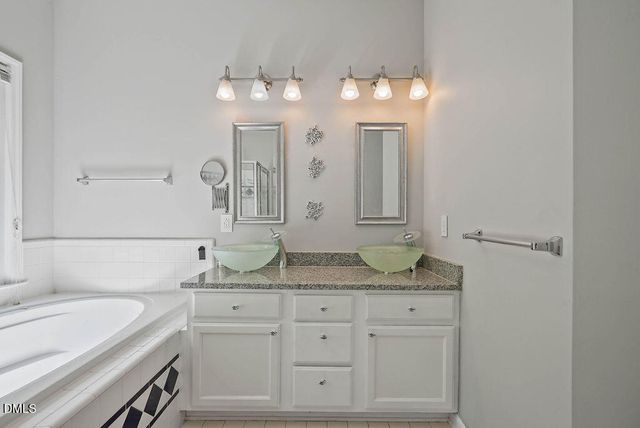 240 Mcgregor Woods Road, Chapel Hill, NC 27517
