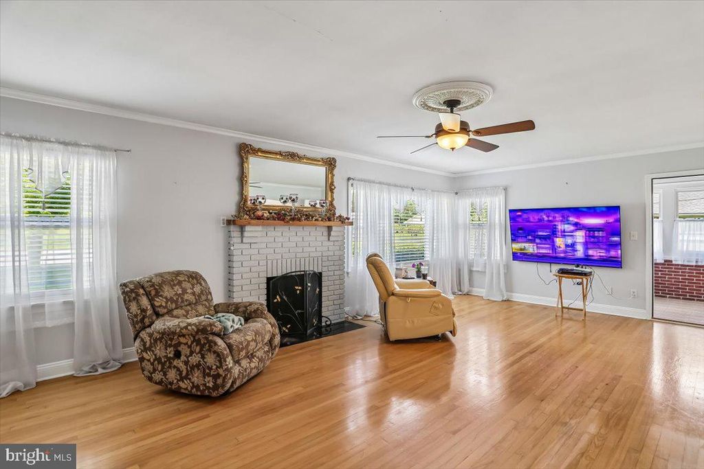 Image 10 of property listing at 321 N 3RD ST, Oakland, MD 21550