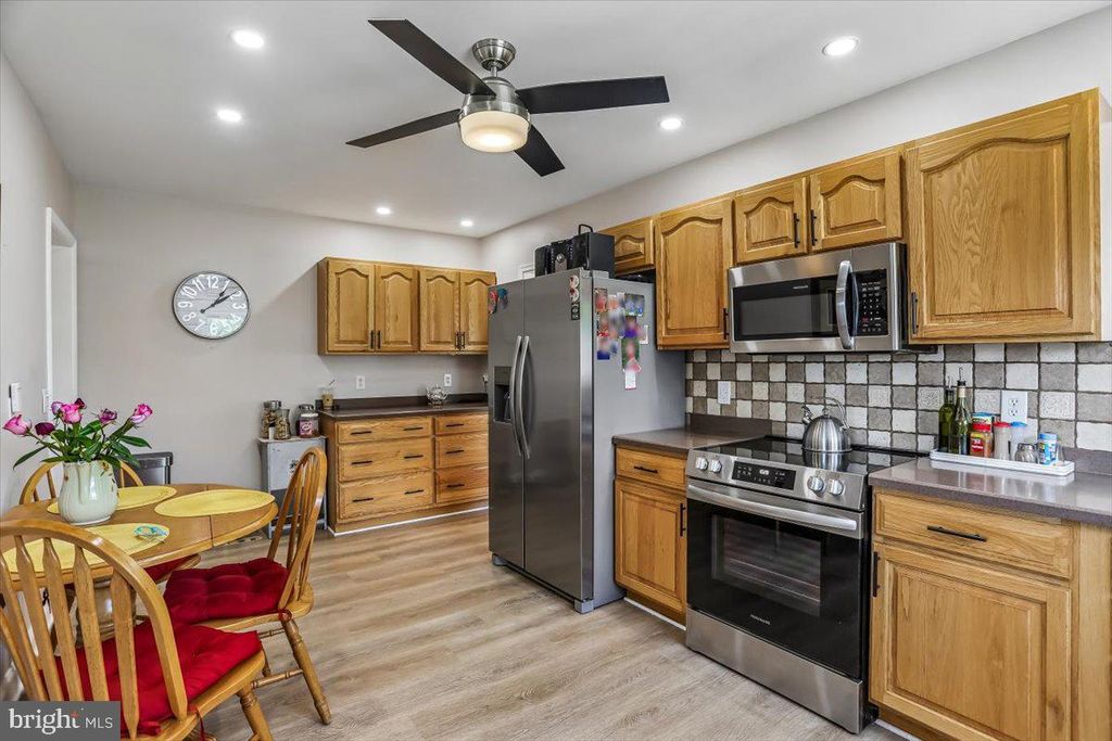 Image 14 of property listing at 321 N 3RD ST, Oakland, MD 21550