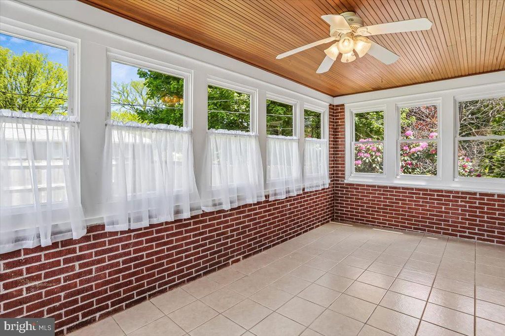 Image 16 of property listing at 321 N 3RD ST, Oakland, MD 21550