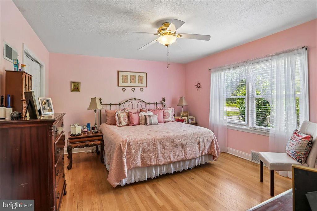Image 17 of property listing at 321 N 3RD ST, Oakland, MD 21550