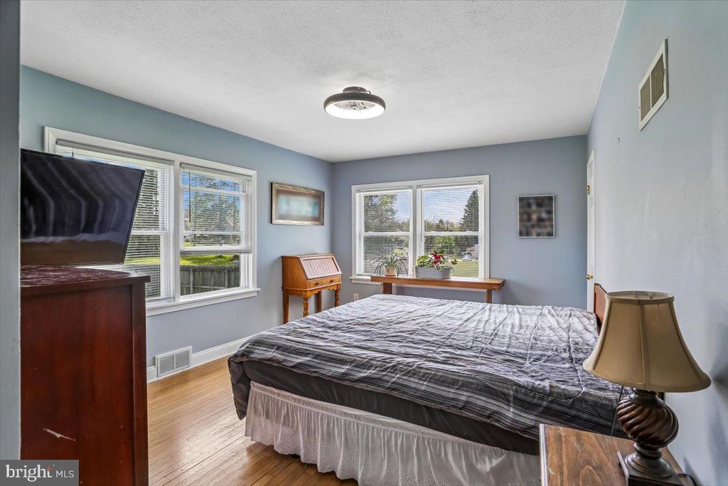 Image 19 of property listing at 321 N 3RD ST, Oakland, MD 21550