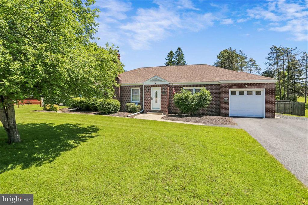 Image 2 of property listing at 321 N 3RD ST, Oakland, MD 21550