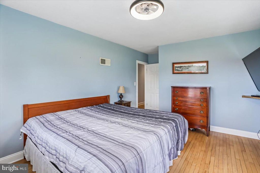 Image 20 of property listing at 321 N 3RD ST, Oakland, MD 21550