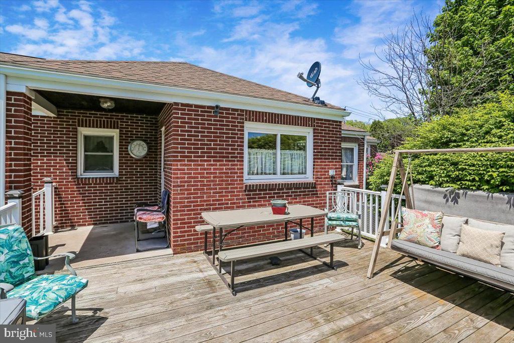 Image 4 of property listing at 321 N 3RD ST, Oakland, MD 21550