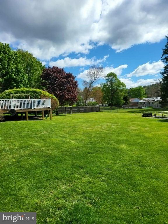 Image 6 of property listing at 321 N 3RD ST, Oakland, MD 21550