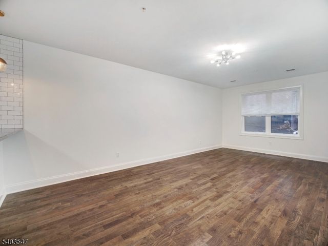 90 Clinton Ave 204, Newark City, NJ 07114