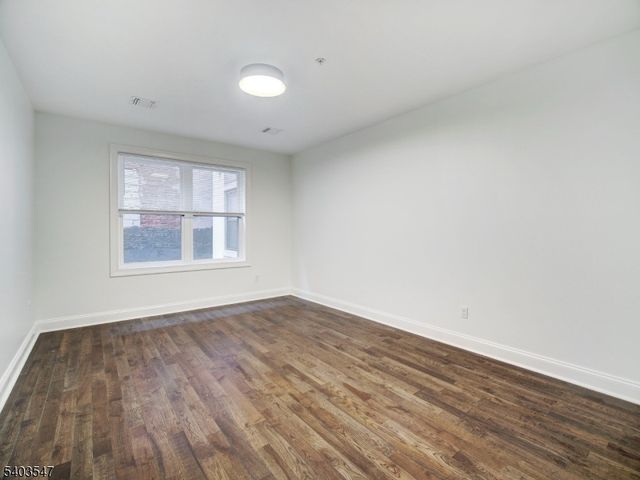 90 Clinton Ave 204, Newark City, NJ 07114