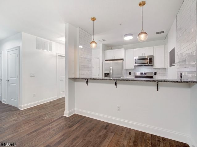 90 Clinton Ave 204, Newark City, NJ 07114