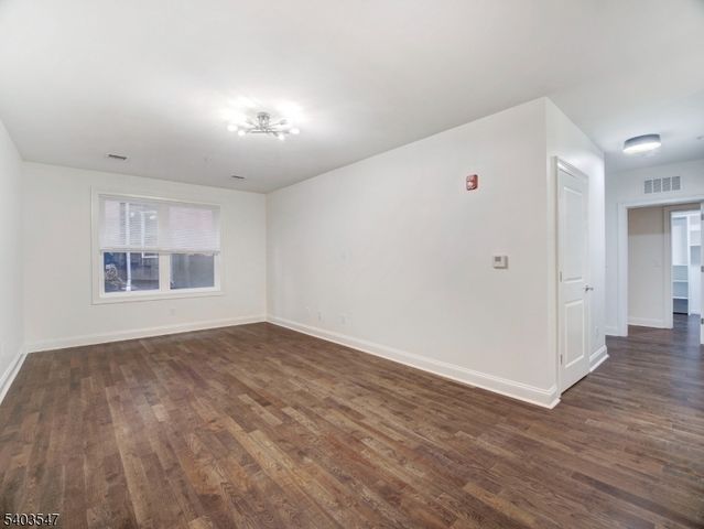 90 Clinton Ave 204, Newark City, NJ 07114