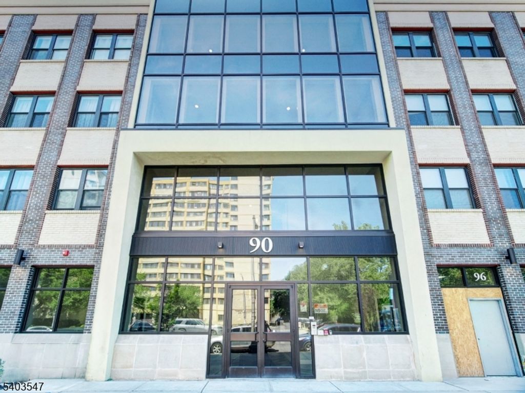 90 Clinton Ave 204, Newark City, NJ 07114