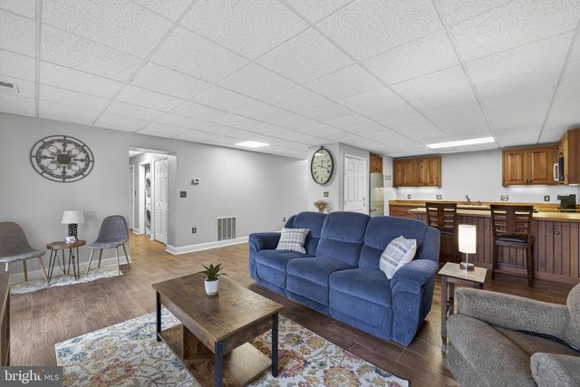 17 STONEWALL CT, Middleburg, VA 20117