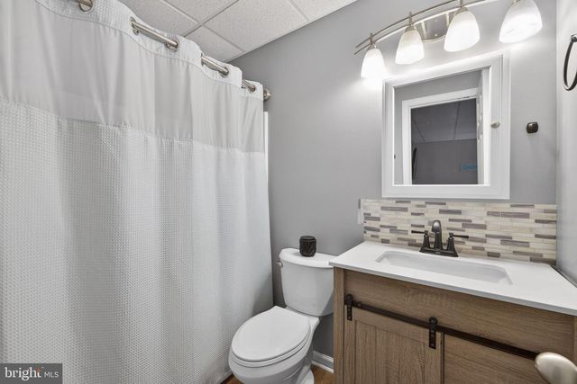 17 STONEWALL CT, Middleburg, VA 20117