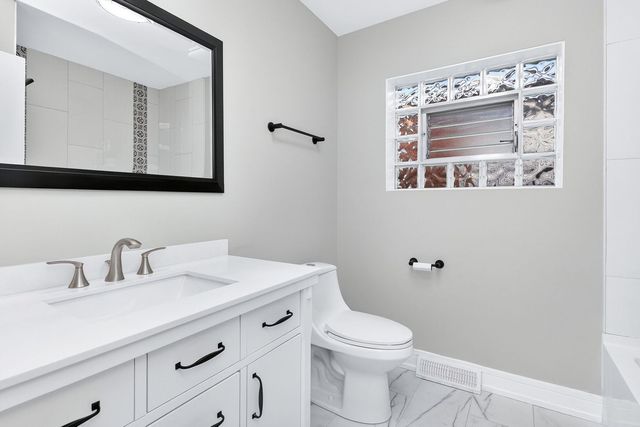 7624 W Ainslie Street, Harwood Heights, IL 60706