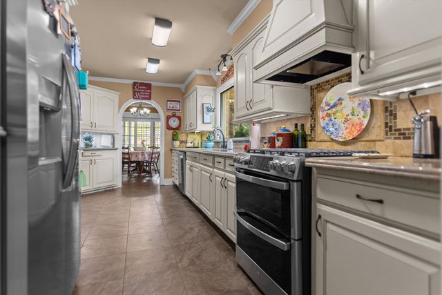 2807 S FM 225, Henderson, TX 75654